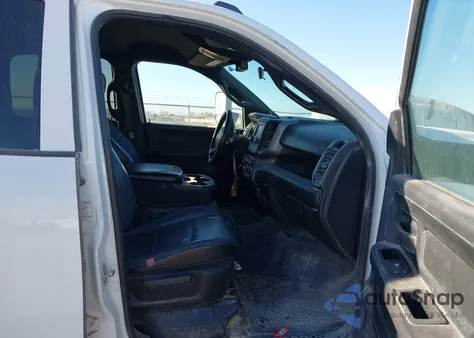 2022 Ram 2500 Tradesman 4X4 8' Box z USA, uszkodzony, nr VIN 3C6UR5HJ9NG366146